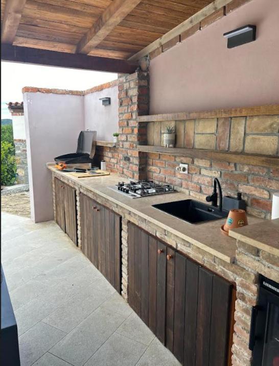 Vikendica Franko Spacious House With A Pool