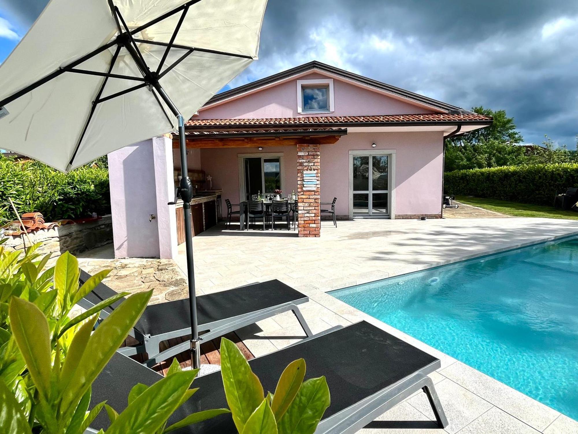Franko Spacious House With A Pool Vikendica *