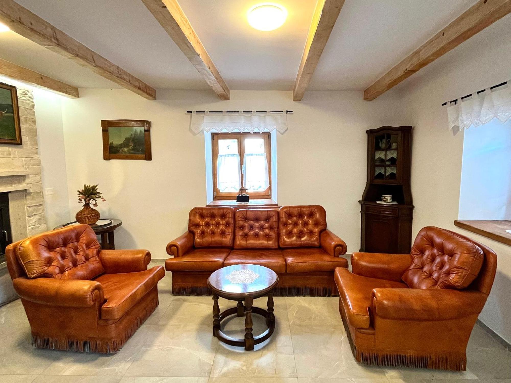 Franko Spacious House With A Pool Obrov